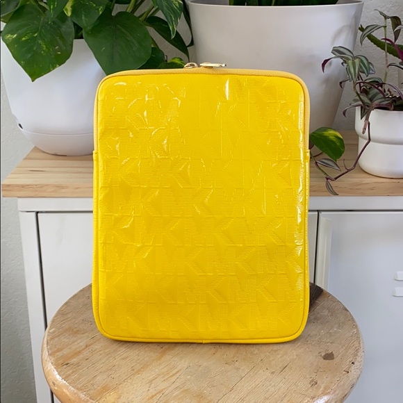 Michael Kors Tablet Case - Picture 4 of 7